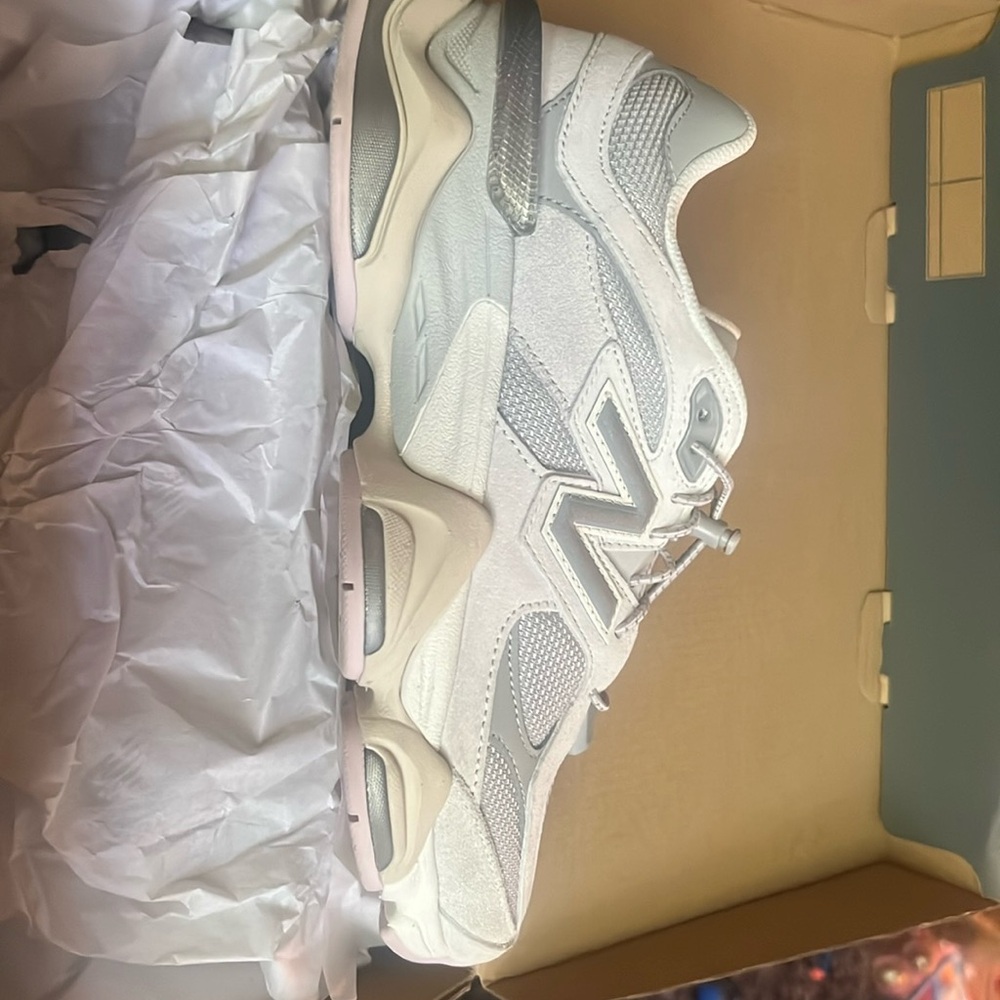 Never worn adidas 9060